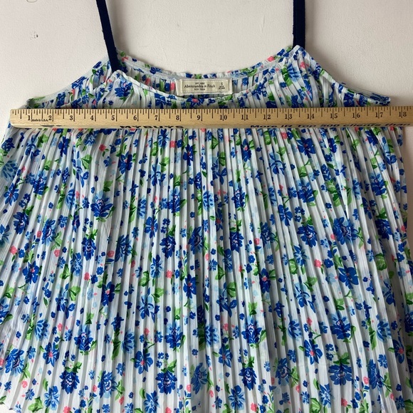 Abercrombie & Fitch Floral Adjustable Strap Floral Tank Top SzS (sku241) - Picture 3 of 8